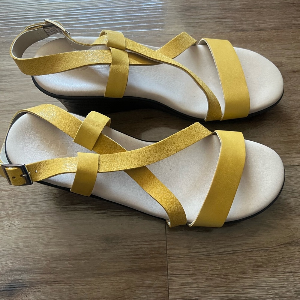New  SAS Delight Cross Strap Wedge
Sandal YELLOW WEB Size 9